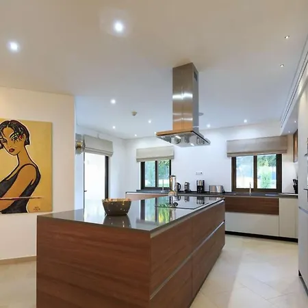 Villa Contemporary Vilamoura Stunning Open Plan Design Azure Elegance Large Private Pool *