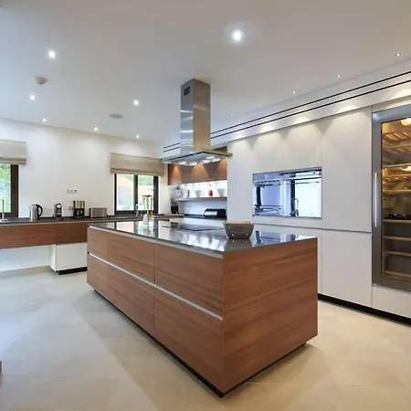 Contemporary Vilamoura Stunning Open Plan Design Azure Elegance Large Private Pool