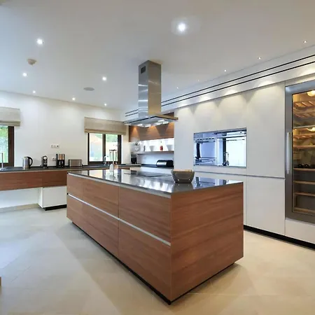 Villa Contemporary Vilamoura Stunning Open Plan Design Azure Elegance Large Private Pool Quarteira