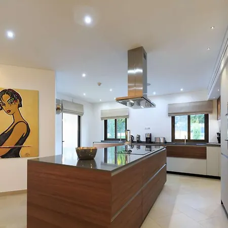 Contemporary Vilamoura Stunning Open Plan Design Azure Elegance 别墅 奎特里拉