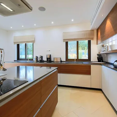 Contemporary Vilamoura Stunning Open Plan Design Azure Elegance 奎特里拉
