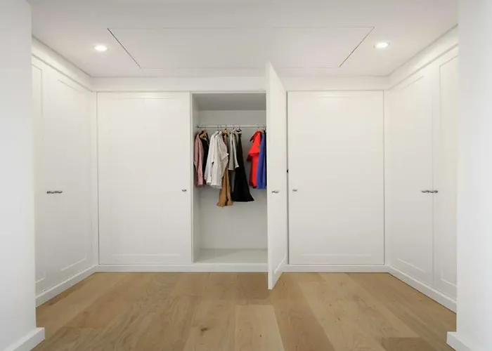 Contemporary Vilamoura Stunning Open Plan Design Azure Elegance 别墅