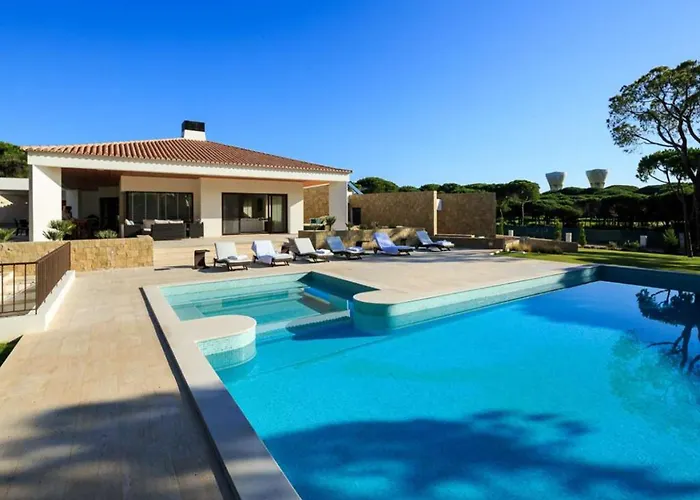 Contemporary Vilamoura Stunning Open Plan Design Azure Elegance 别墅 奎特里拉