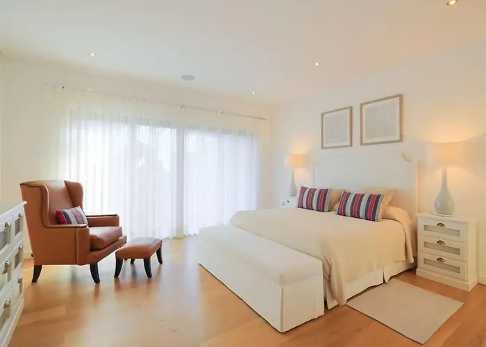 Contemporary Vilamoura Stunning Open Plan Design Azure Elegance 奎特里拉