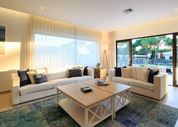 别墅 Contemporary Vilamoura Stunning Open Plan Design Azure Elegance