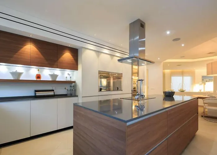 Contemporary Vilamoura Stunning Open Plan Design Azure Elegance * 奎特里拉
